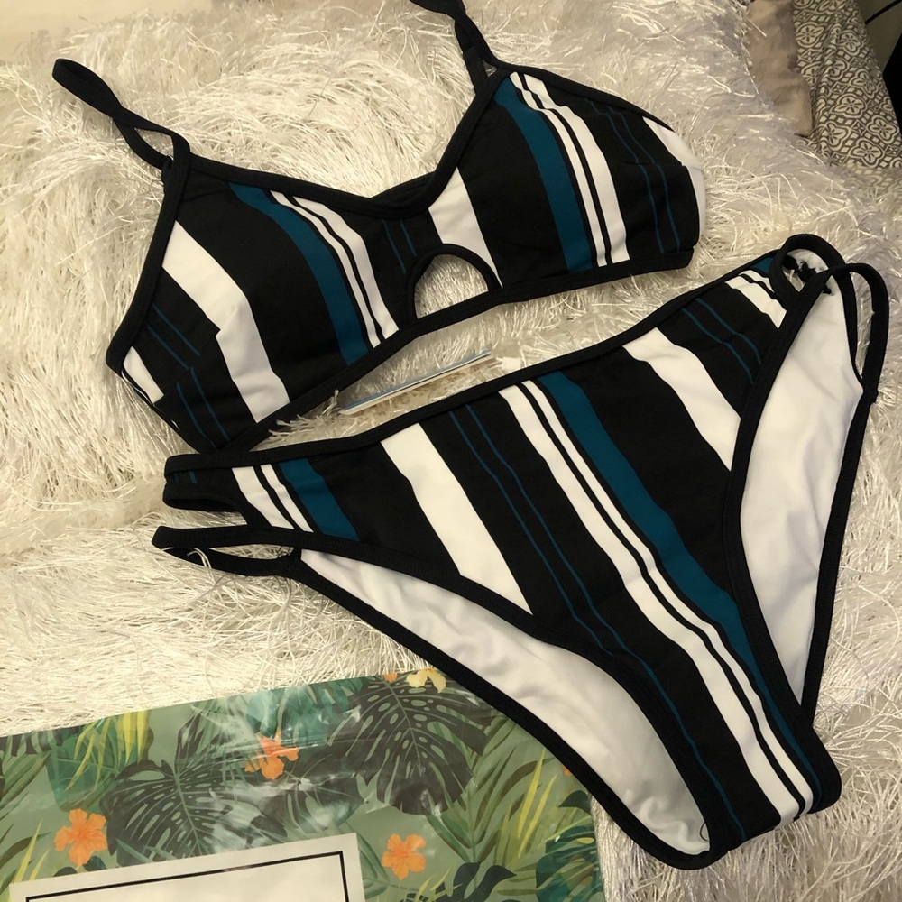 Sporty Cupshe Blue White & Black Striped BikiniNWT